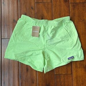 NWT Patagonia 5” baggies. Women’s size small.